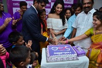 Priya Sree launches Naturals Salon at Mehdipatnam